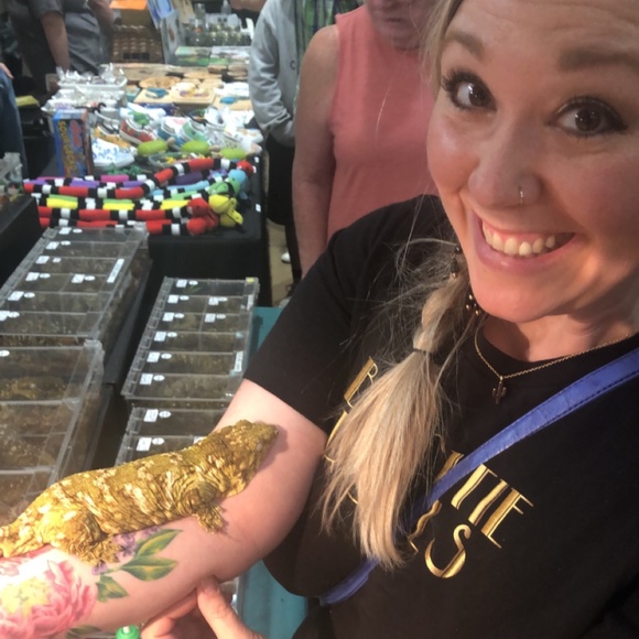 Meet your Posher, Cynthia - Picture 1 of 5